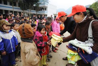 情系西南地區，捐贈愛心衣物